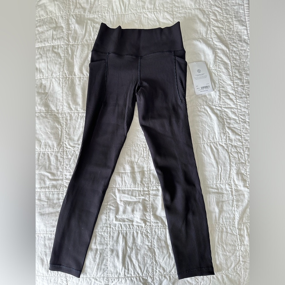 NWT Athleta SALUTATION STASH POCKET II
RIB 7/8 TIGHT Black Small